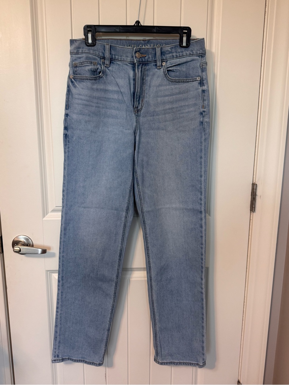 American Eagle Super High Rise Straight Jeans Light Wash Size 4